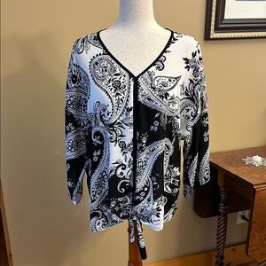 Black and White 3/4 Sleeve Tie Front Blouse